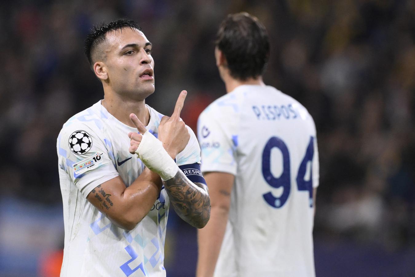 Lautaro Martínez celebra uno de sus dos goles en la goleada de Inter ante Union Saint-Gilloise.