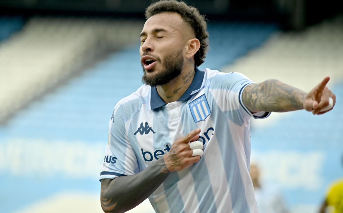 Duván Vergara festejando su gol.