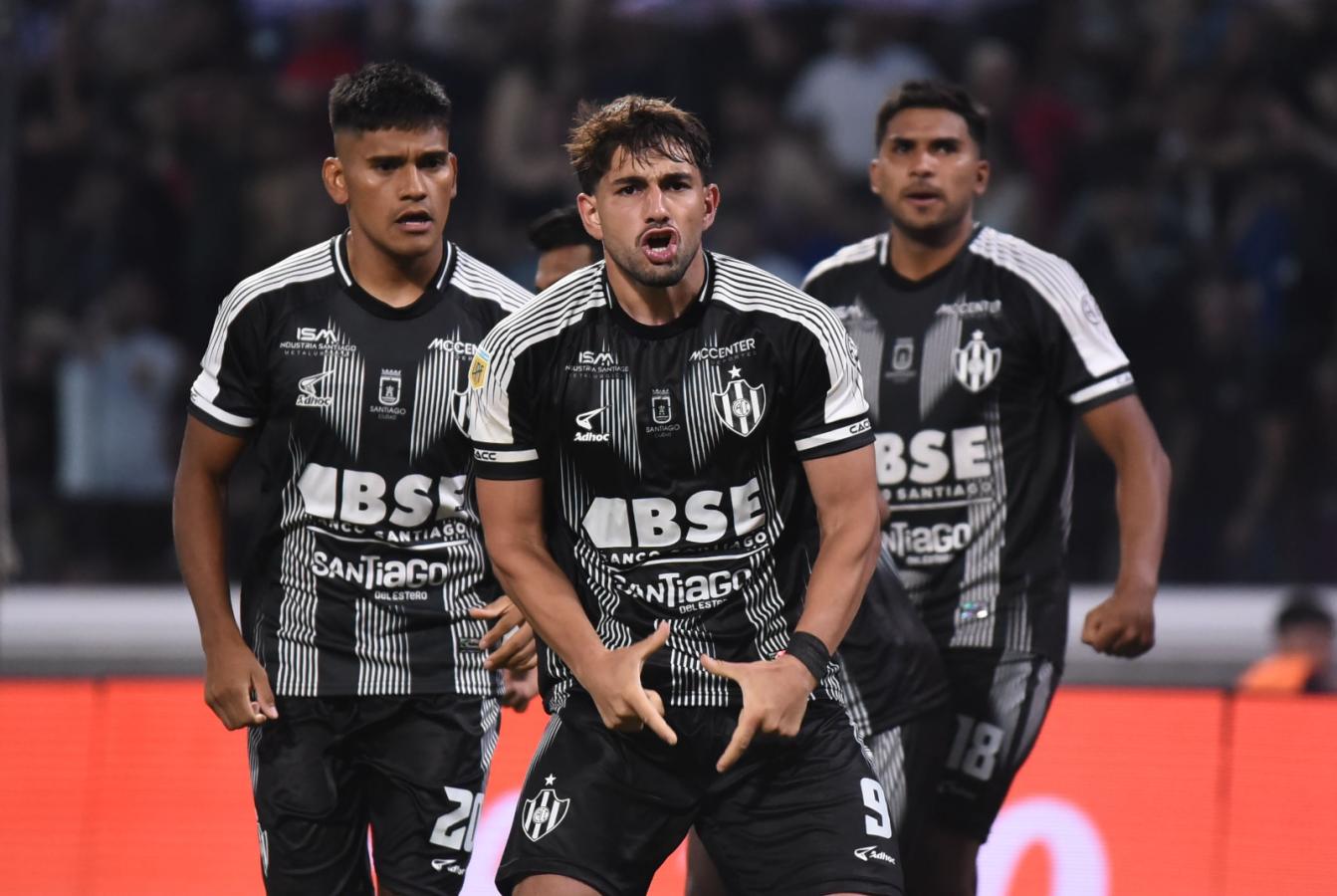 Lucas Varaldo festeja su gol frente a San Lorenzo durante los octavos de final del Torneo Clausura 2025.