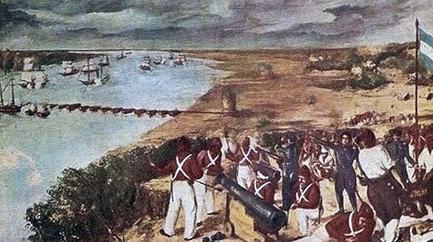 Ilustración del Combate de la Vuelta de Obligado, con barcos anglo-franceses avanzando por el río Paraná y las cadenas cruzadas de costa a costa que intentan bloquear su paso.