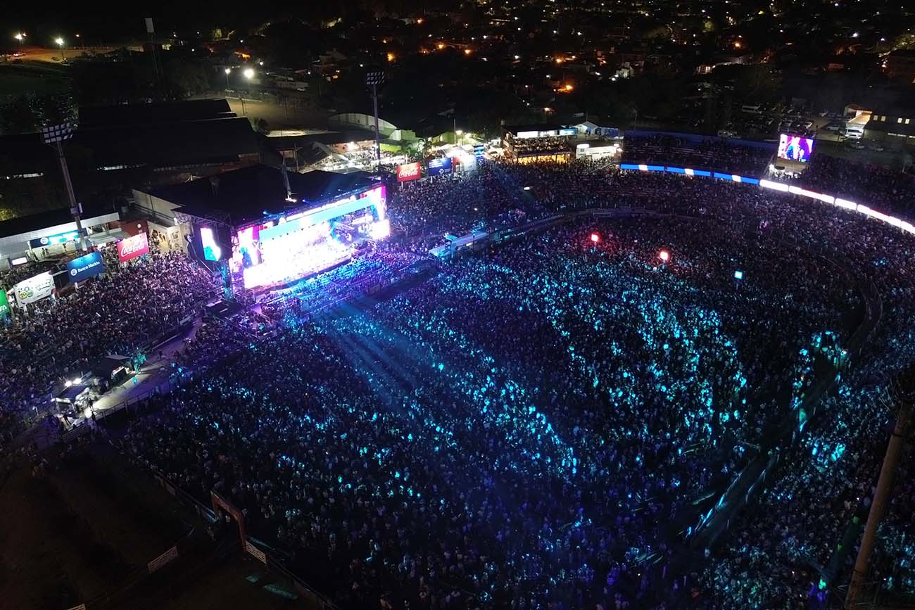 Anfiteatro José Hernández colmado de público durante el Festival Nacional de Doma y Folklore de Jesús María 2026