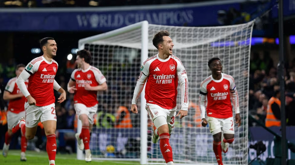 Jugadores de Arsenal celebran un gol frente a Chelsea durante la semifinal de la Carabao Cup