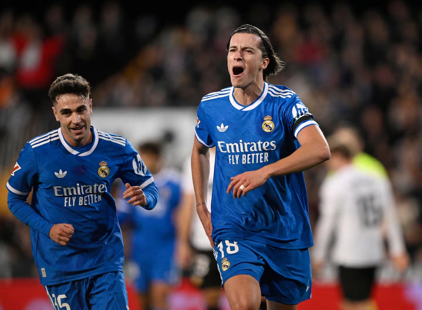 Álvaro Carreras celebra su gol para Real Madrid ante Valencia en Mestalla