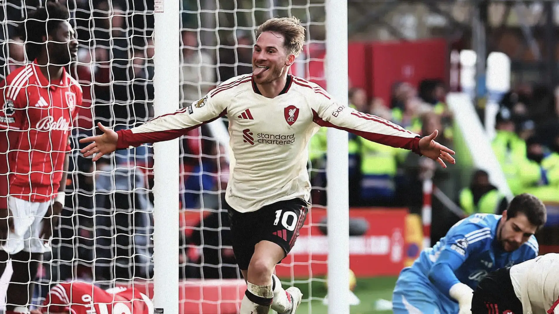 Alexis Mac Allister celebra su gol con los brazos abiertos y sacando la lengua durante el partido ante Nottingham Forest.